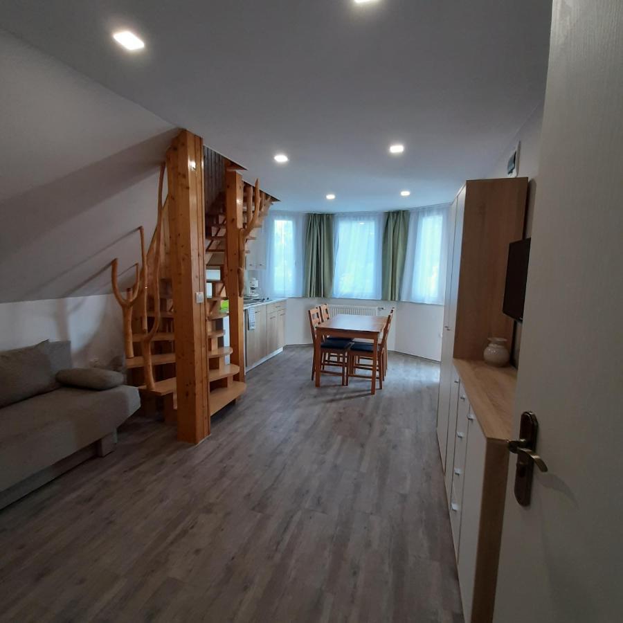 Ancsi Apartmanhaz バラトンレッレ エクステリア 写真