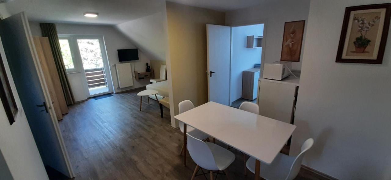 Ancsi Apartmanhaz バラトンレッレ エクステリア 写真