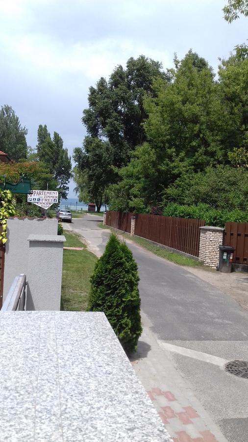 Ancsi Apartmanhaz バラトンレッレ エクステリア 写真